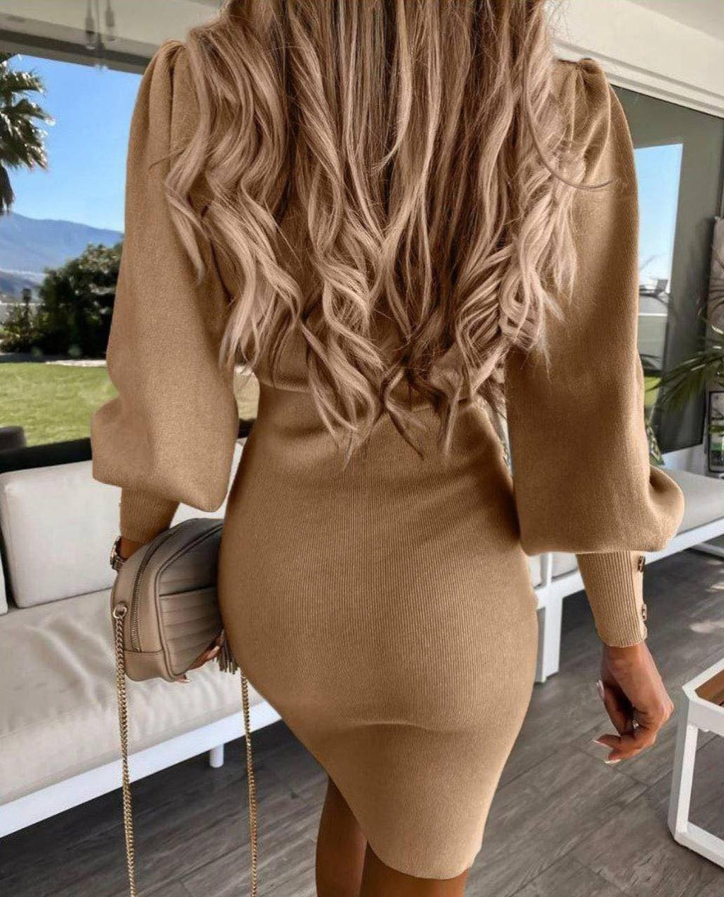 Dress with balloon sleeves.