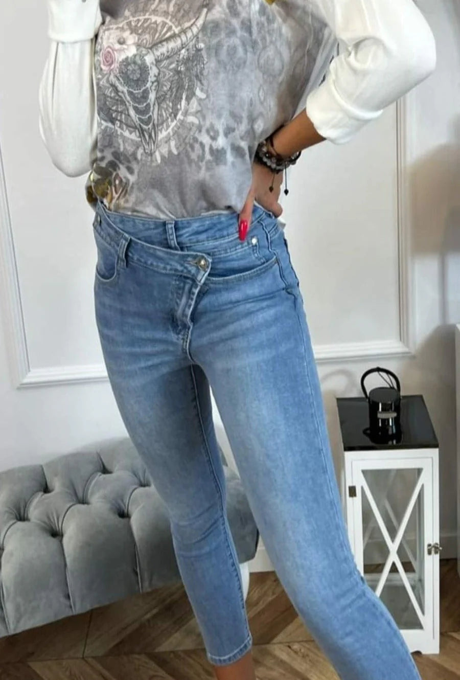 Jeans with oblique fly