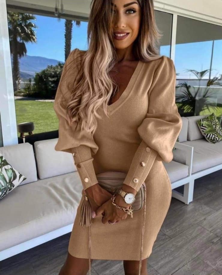 Dress with balloon sleeves.