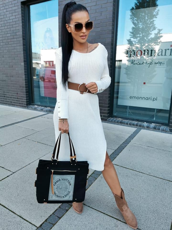 Ribbed dress with gold buttons