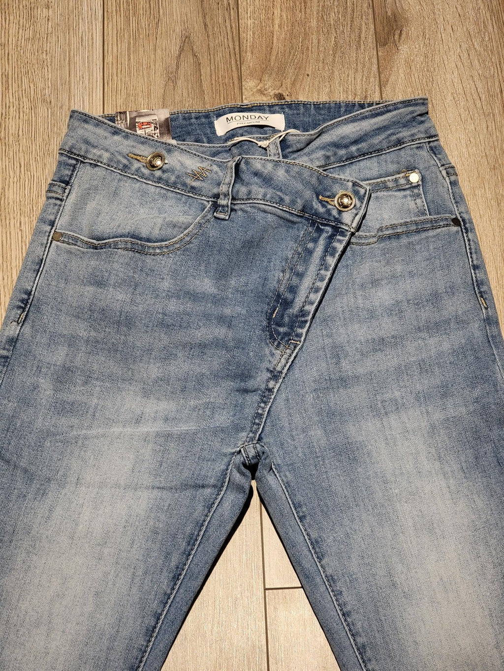 Jeans with oblique fly