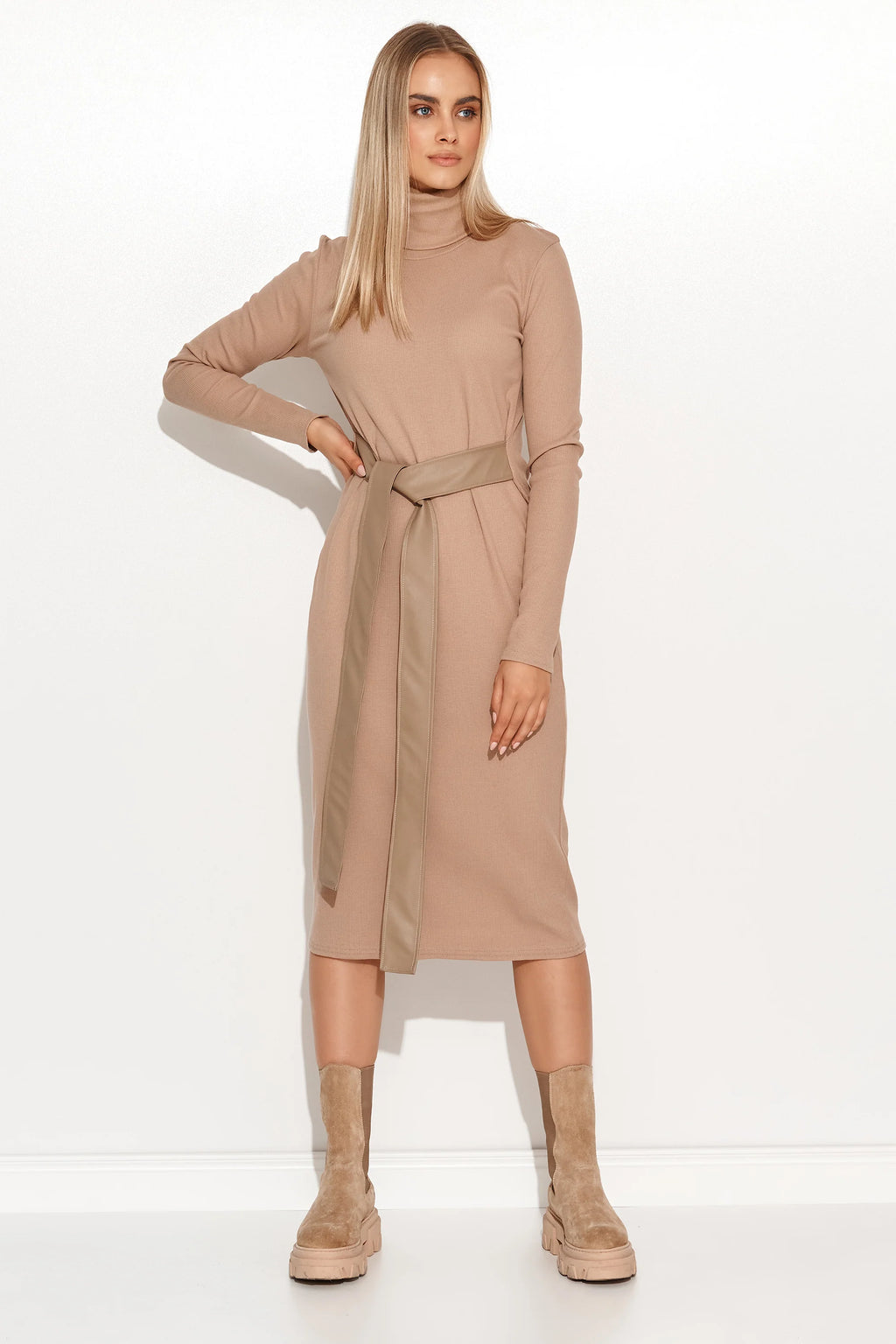 Ribbed dress with faux leather belt
