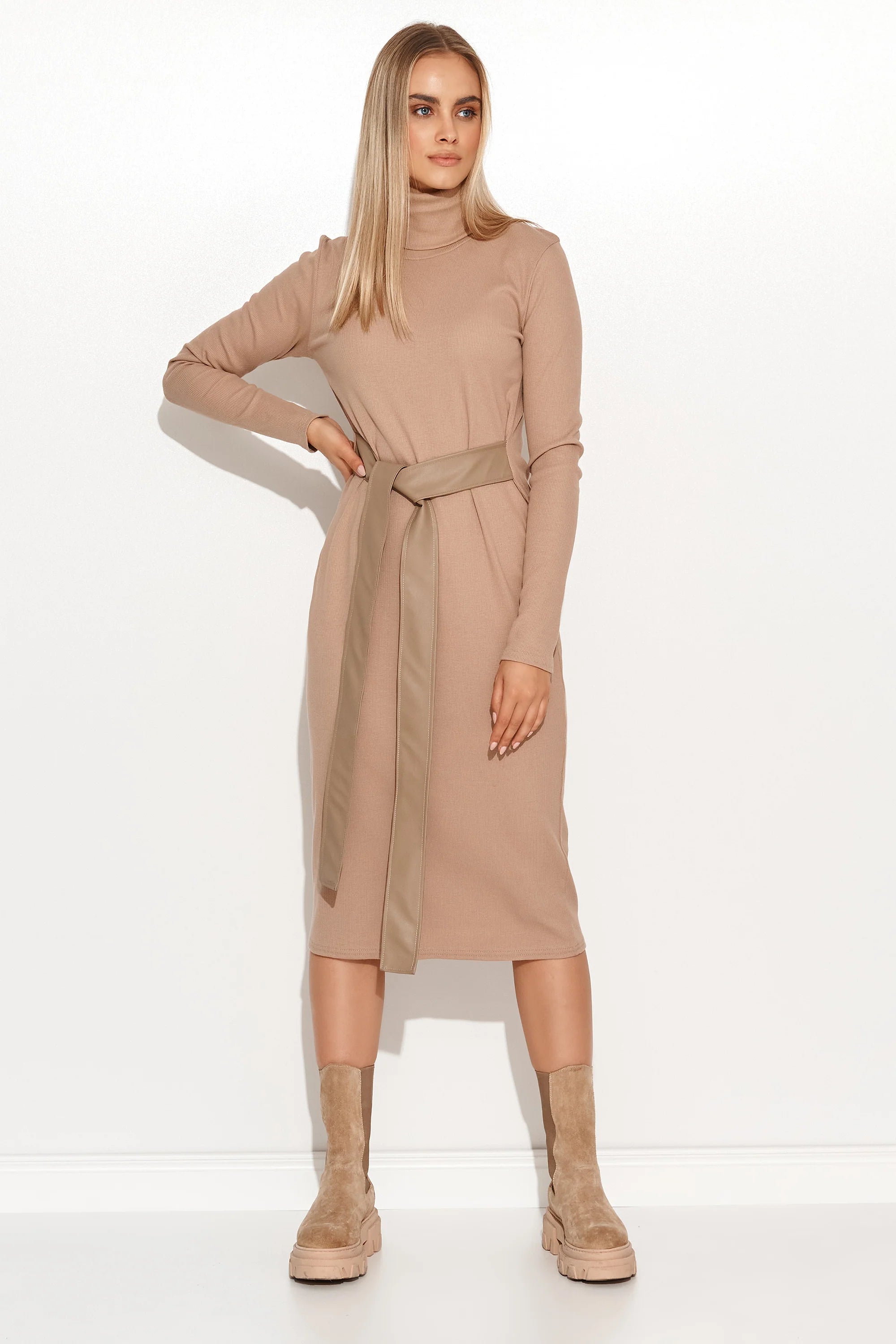 Ribbed dress with faux leather belt