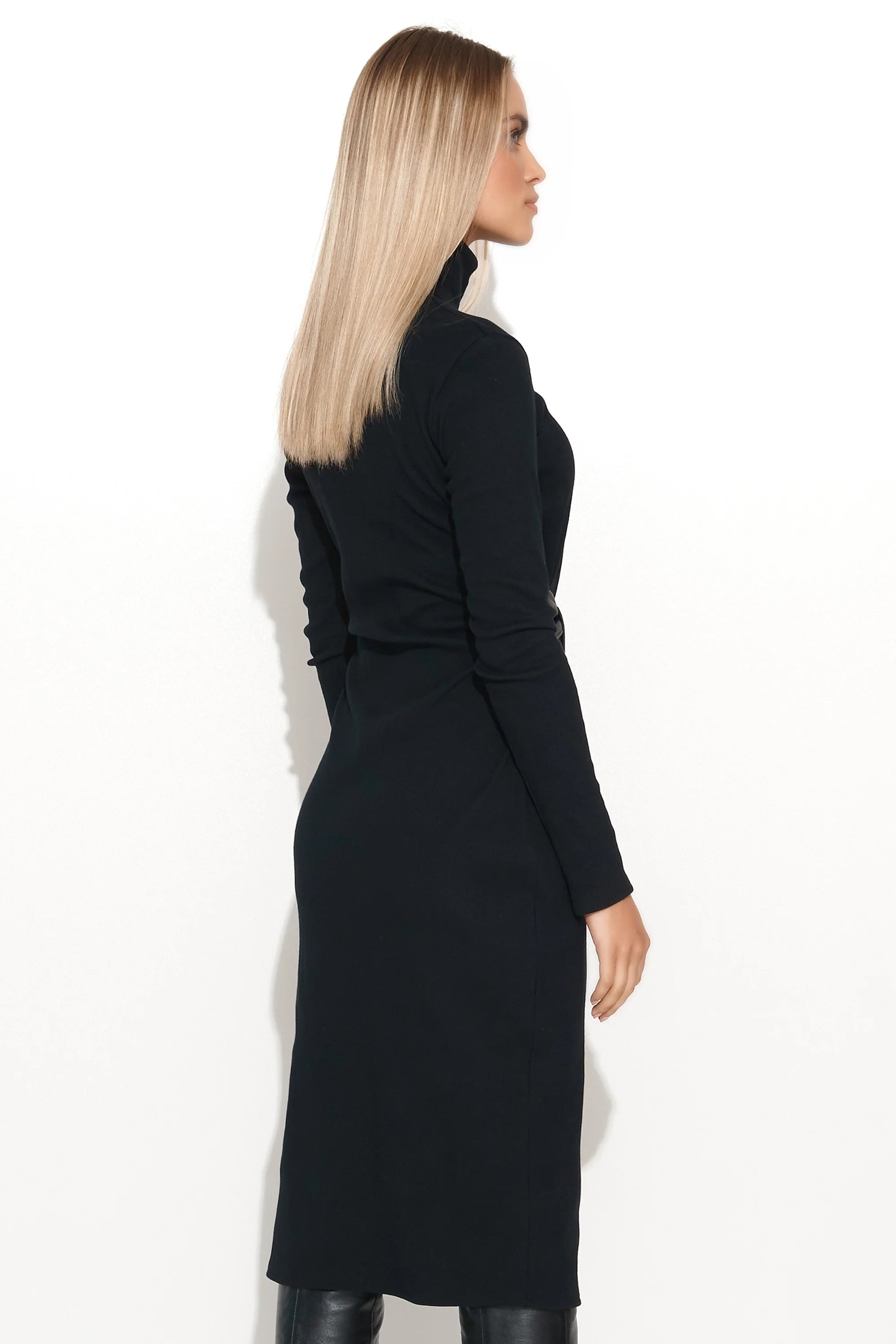 Ribbed dress with faux leather belt