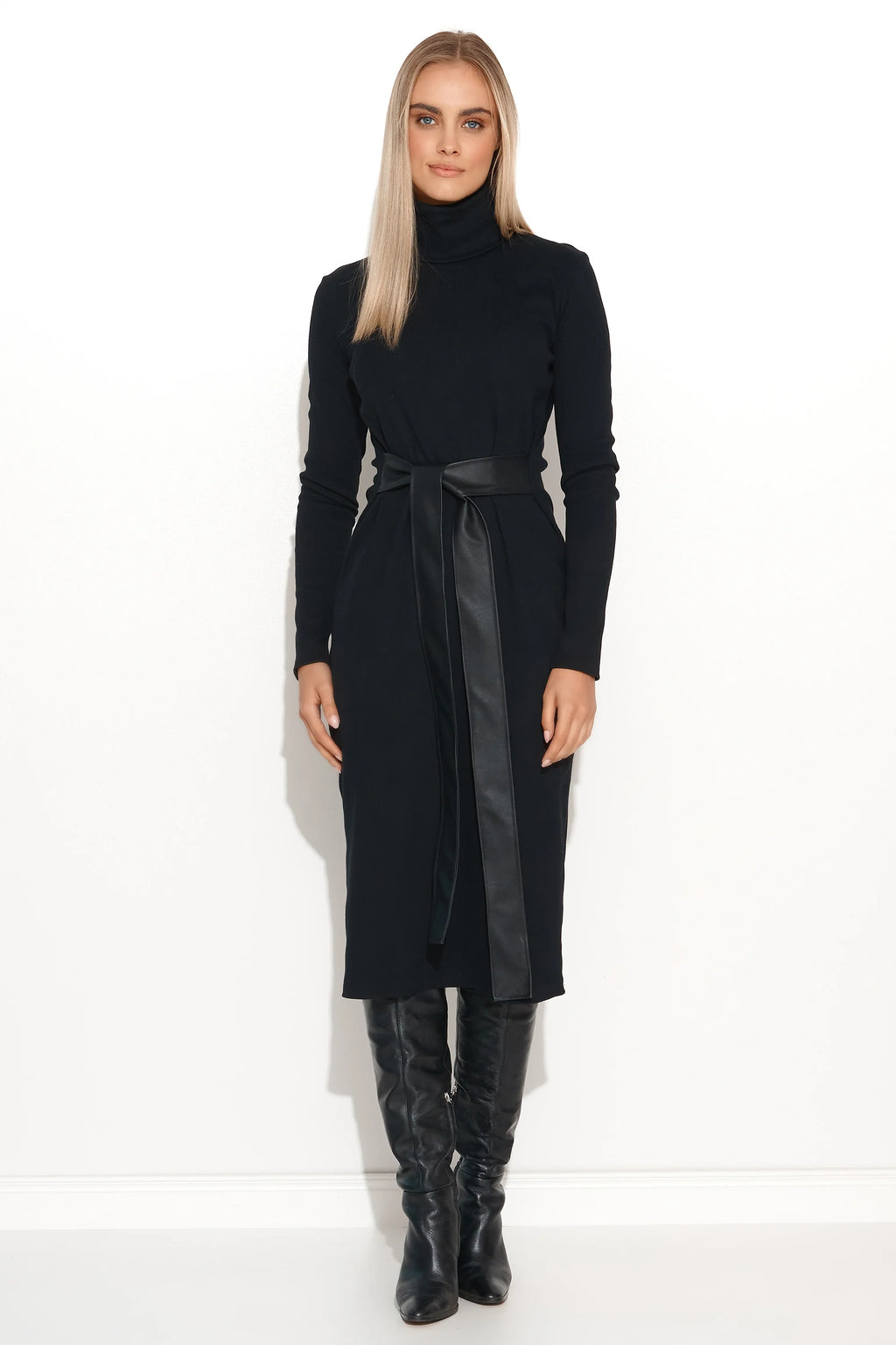 Ribbed dress with faux leather belt