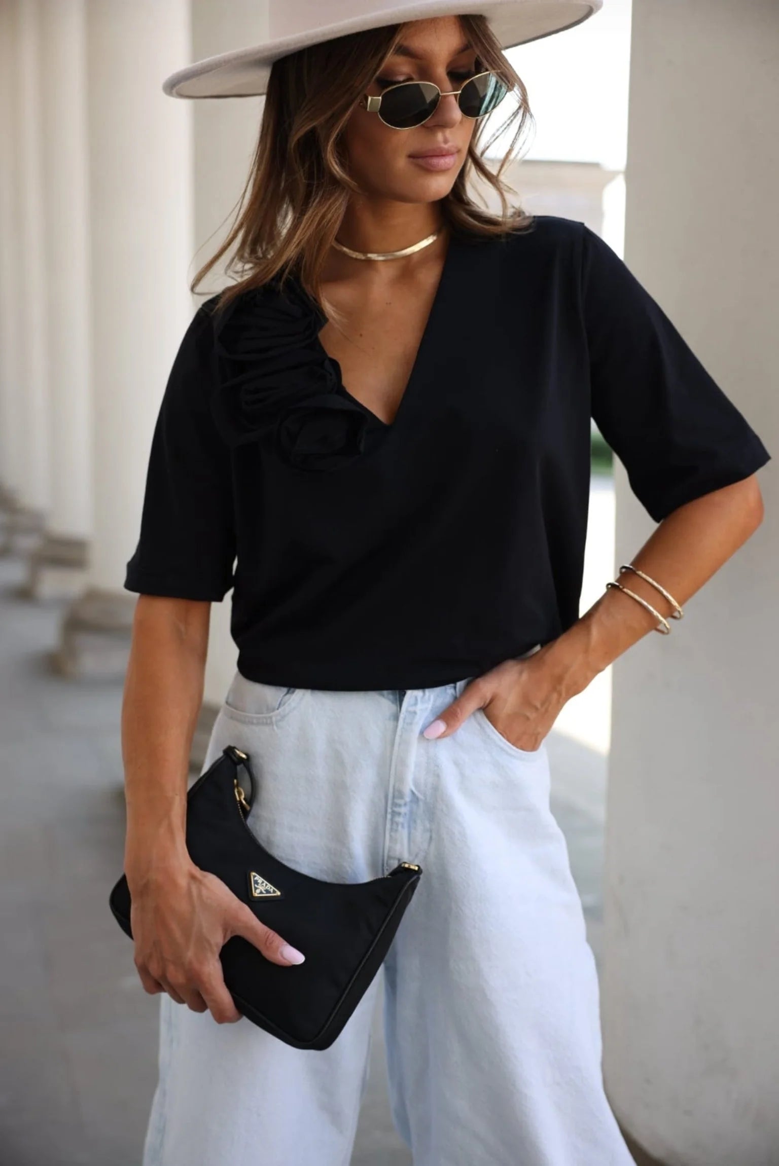 V-neck Top with roses