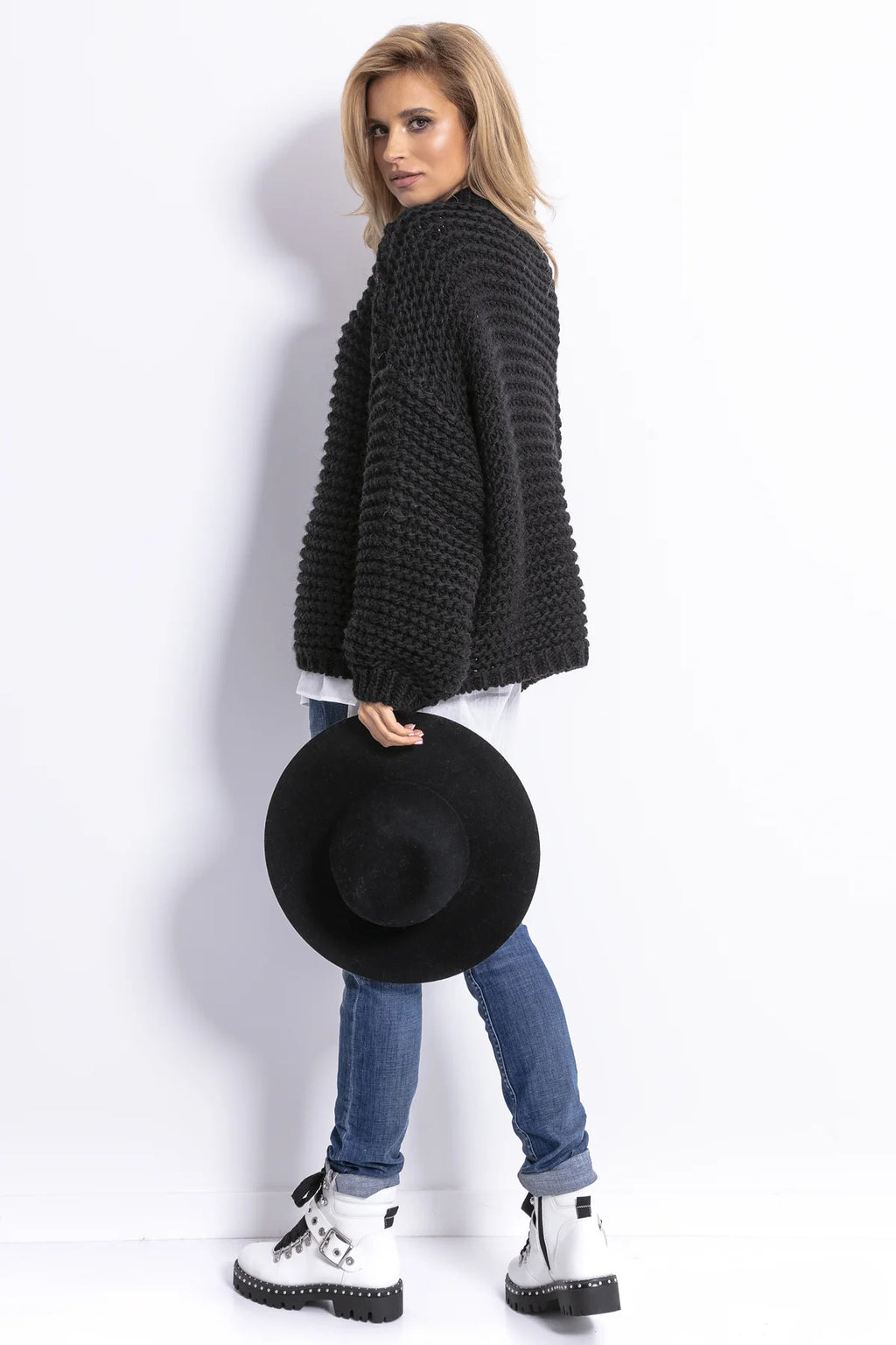 Oversize chunky knit sweater