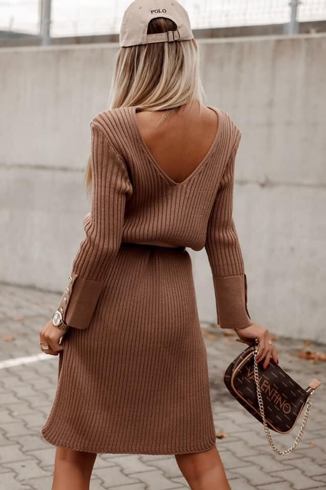 Ribbed dress with gold buttons