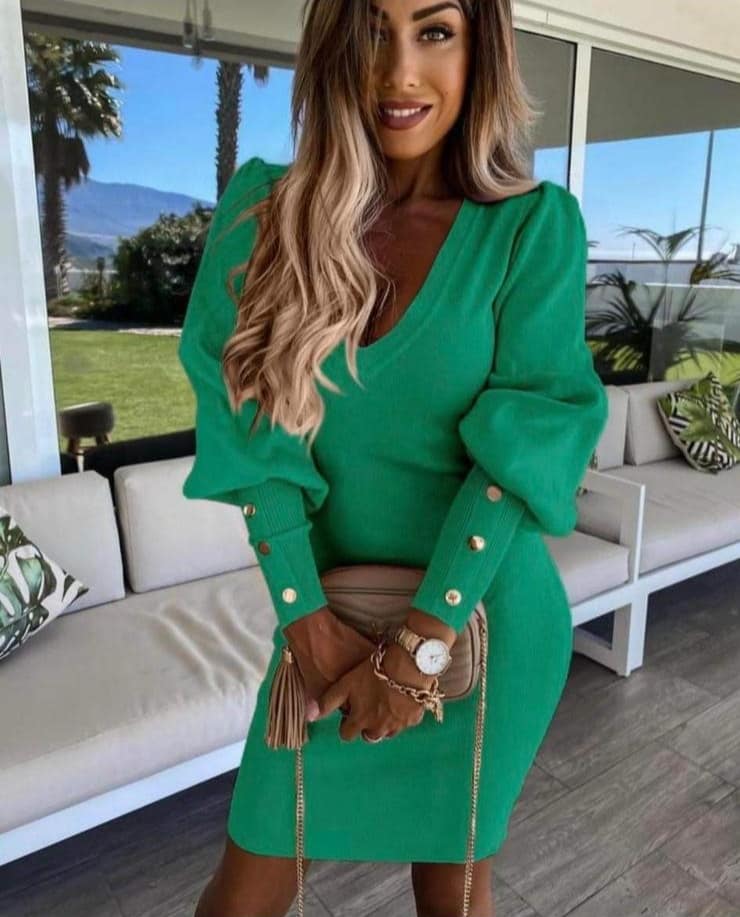 Dress with balloon sleeves.